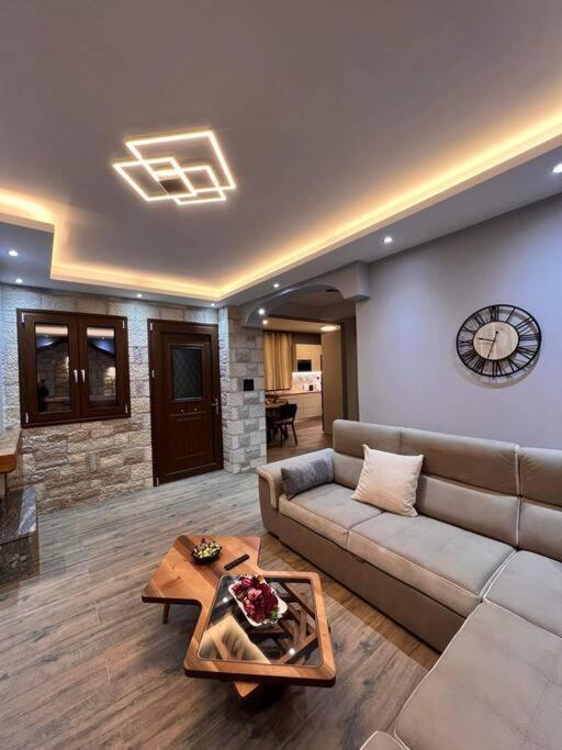 Ora House *